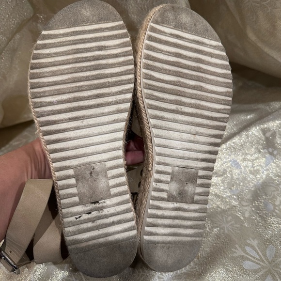 Women’s Soda sandals size 8 1/2 - Picture 3 of 3